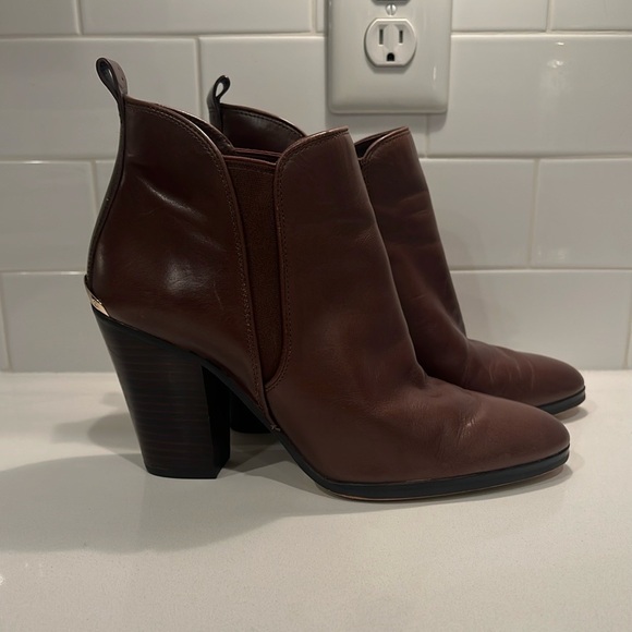 Women’s Michael Kors Brandy Brown Leather Bootie Size 9! - Picture 1 of 14